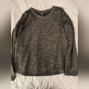 Hannah long sleeve cotton/lace shoulder top